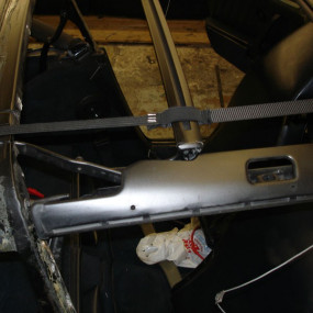 Porsche 911 convertible 1983/1984 convertible top roll bar straps