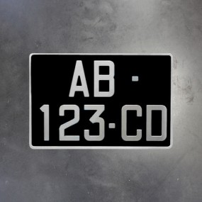 Schwarzes, altmodisches Nummernschild aus Aluminium mit Bindestrichen 300x200mm